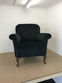 Fauteuil met stof na stoffering